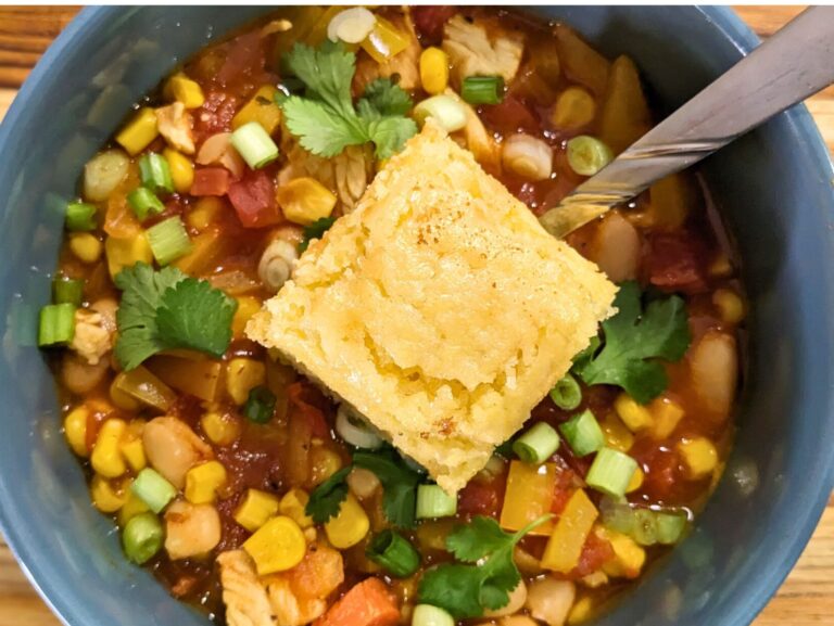 Low-Cal Santa Fe Turkey Chili & Protein Packed Cornbread