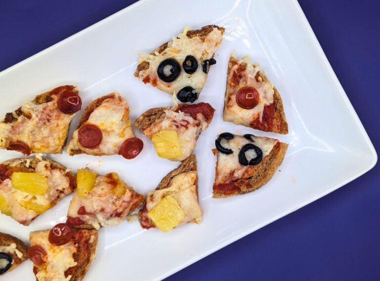 “Easy Homemade English Muffin Mini Air Fryer Pizzas: A Bite-Sized Delight!”