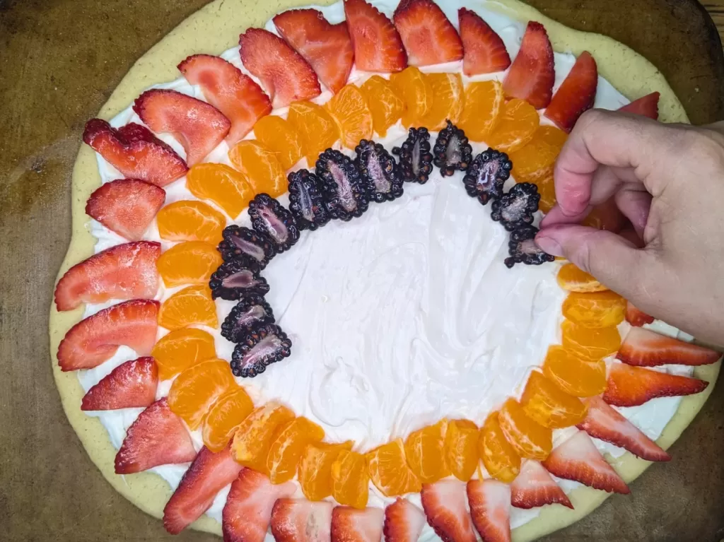 add fruit to pizza